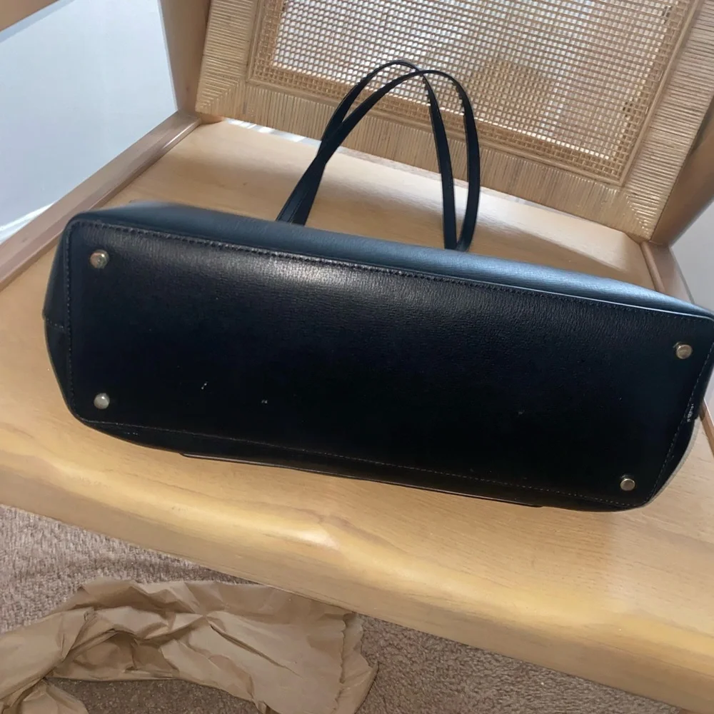 •Kate Spade Leather Bag• - Picture 7 of 9